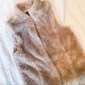 Gap Kids - Girl’s Faux Fur Vest - Large 10-11 yrs